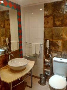 Country Inn & Suites Jaipur Bathroom