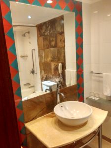 Country Inn & Suites Jaipur Bathroom