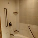 Country Inn & Suites Jaipur bathroom